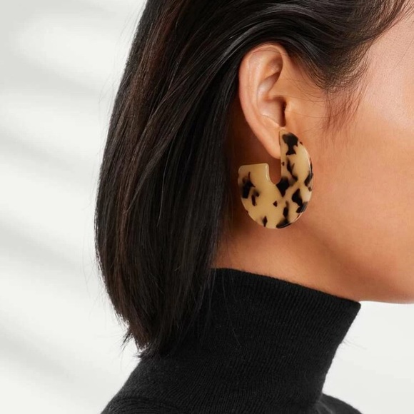 Jewelry - Leopard Pattern Cut Round Stud Earrings